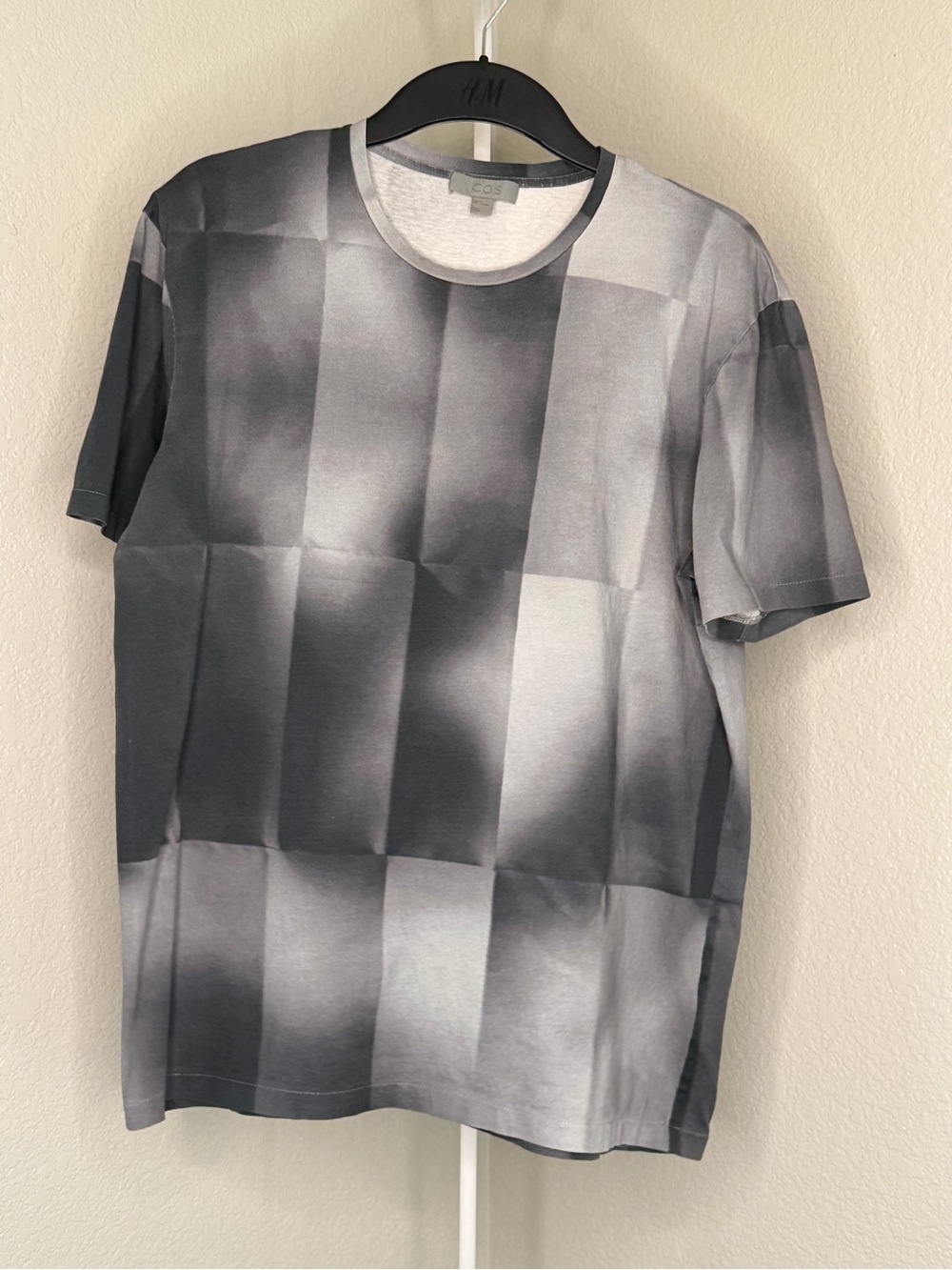 COS Men's Black and Gray Gradient Check Short Sleeve Tee